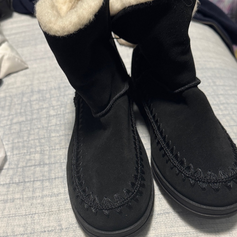 Muk Luks Black Winter Boots with Cream Lining
